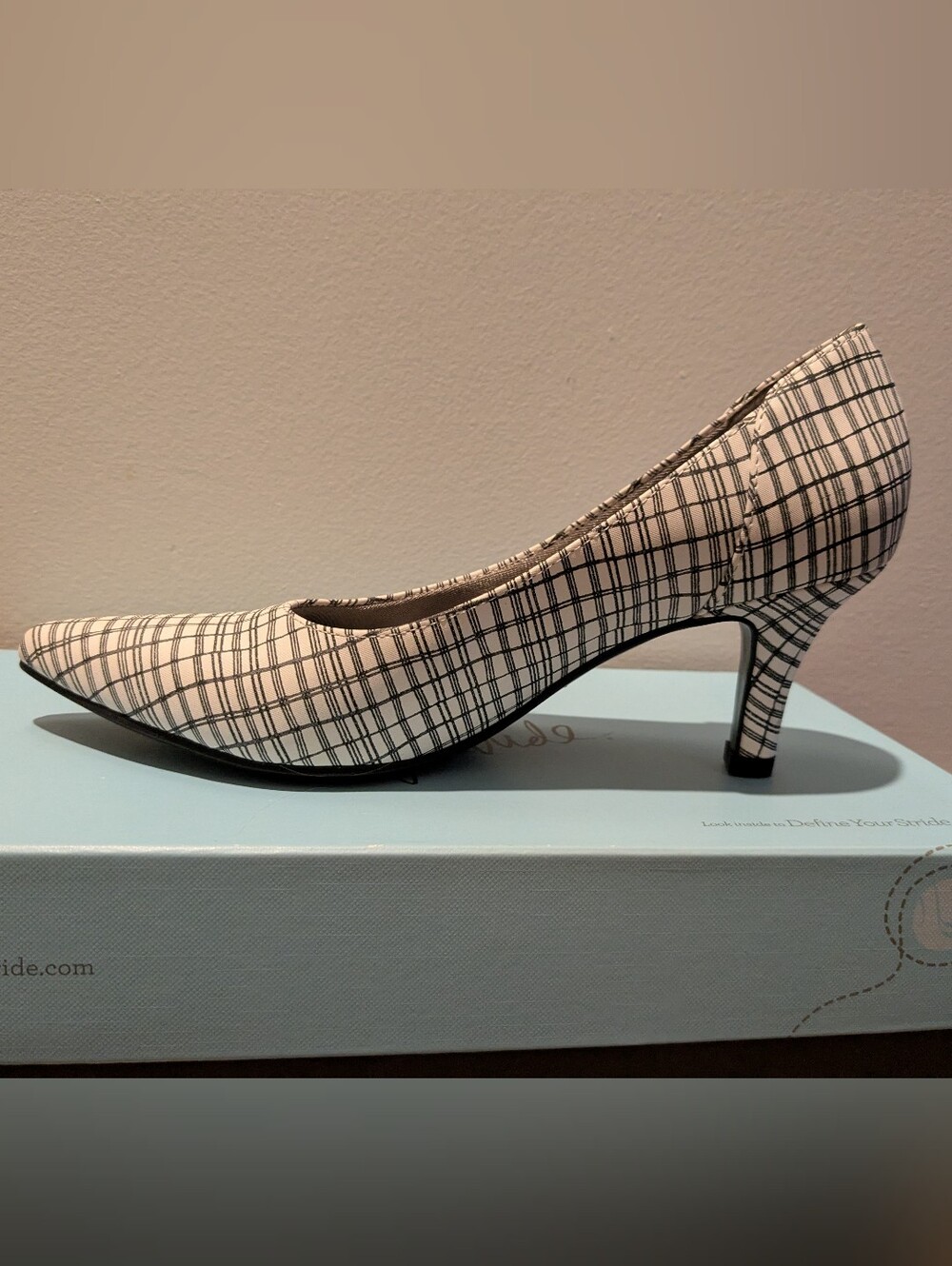 Women's Black & White Plaid Pointed Toe Mid Heel Pumps
